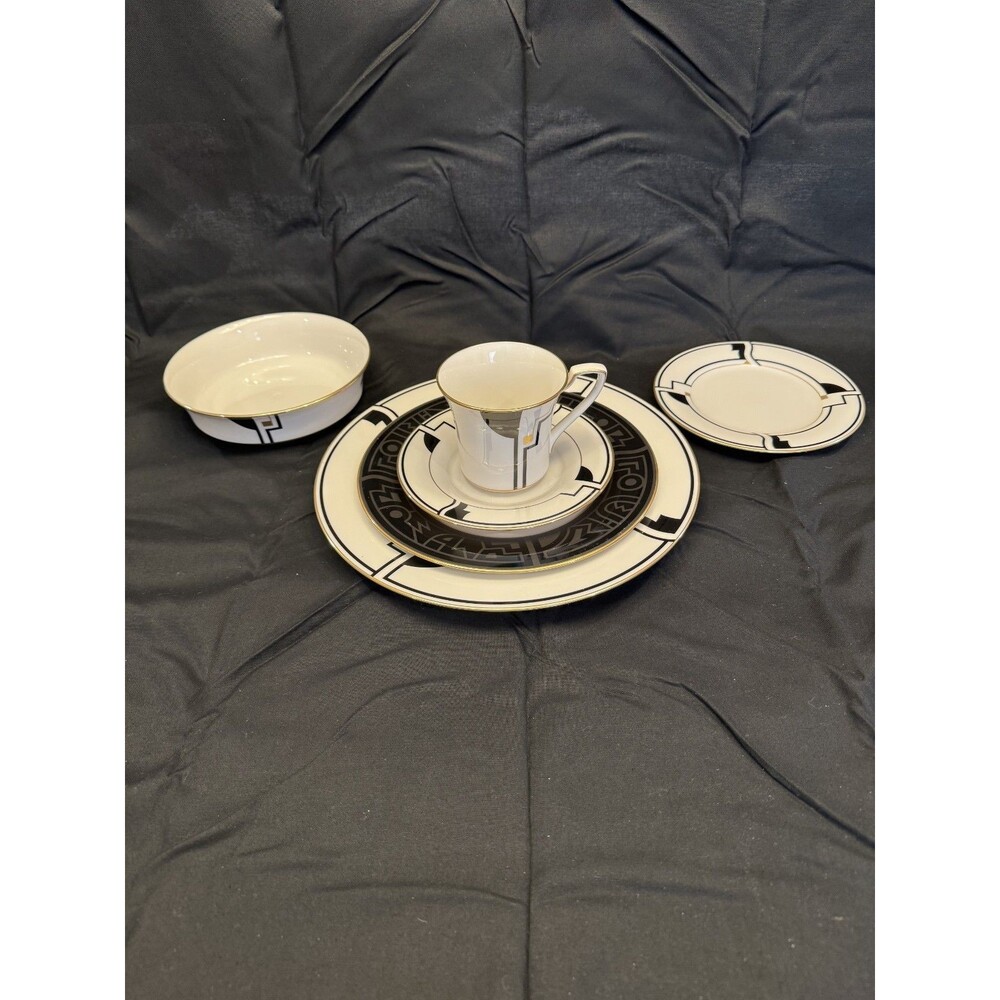 Noritake Portfolio Art Deco Fine China Black & Gold 30 Piece Dinnerware Set